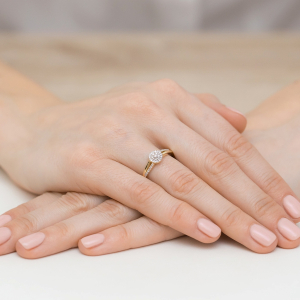Wielokamieniowy Pierścionek z Diamentami 0,18ct - złoto próby 585. W-0437